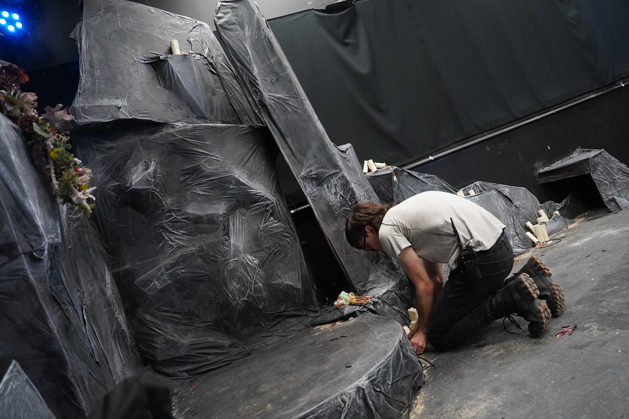 Peter installs candles